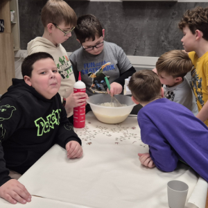 NOC A DEN S VARIEM 2026