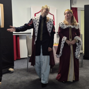 PRINCEZNA NA HRÁŠKU - premiéra naší pohádky divadelního kroužku